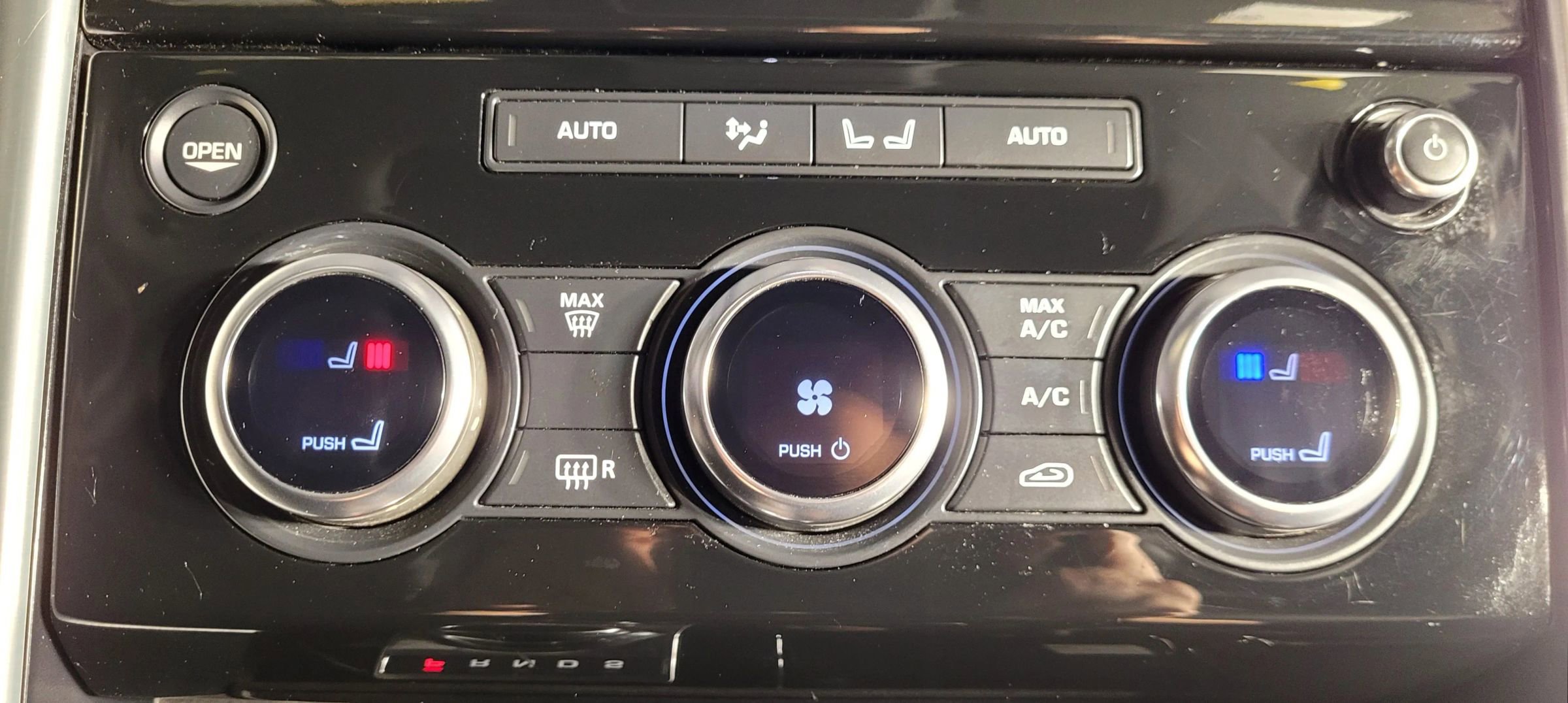 Used 2018 Land Rover Discovery HSE Luxury image 38