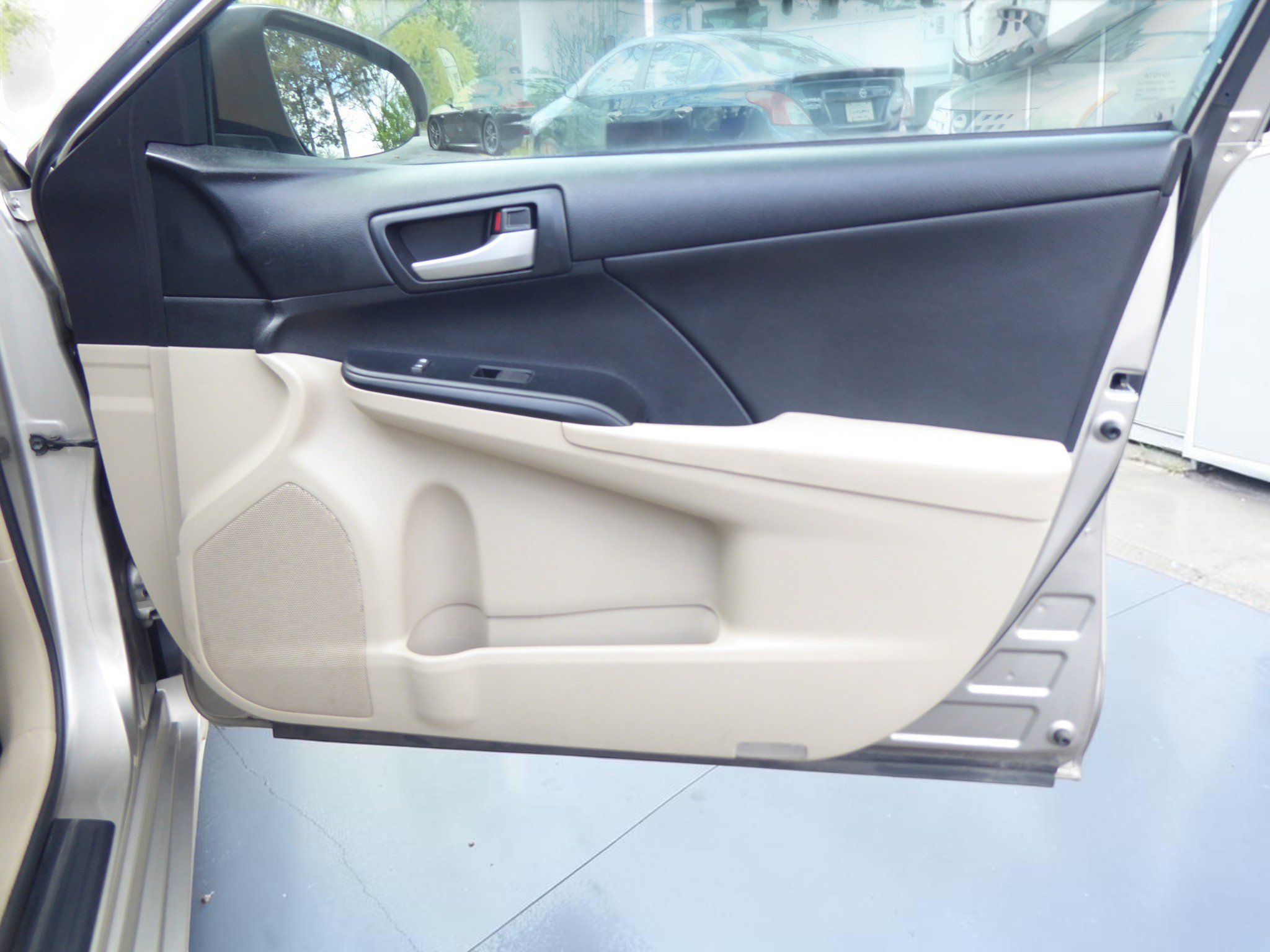 Used 2014 Toyota Camry LE image 18