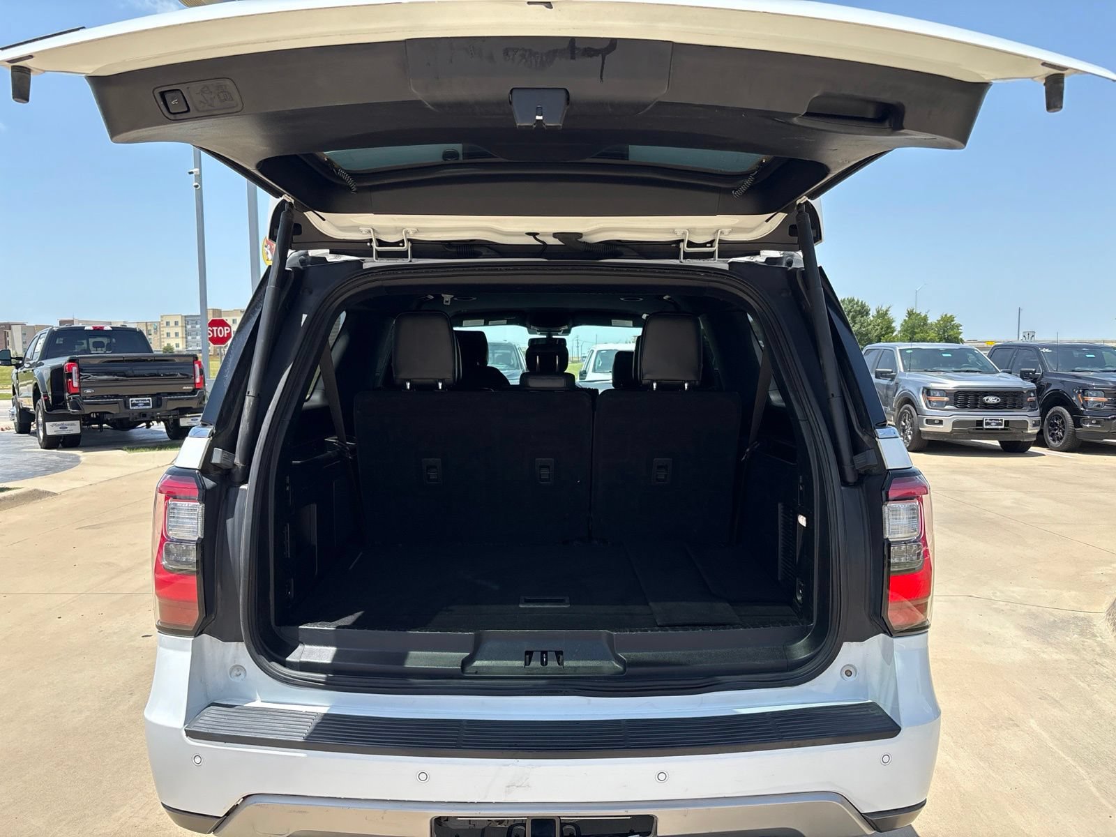 Used 2020 Ford Expedition Max Limited AWD/4WD image 5