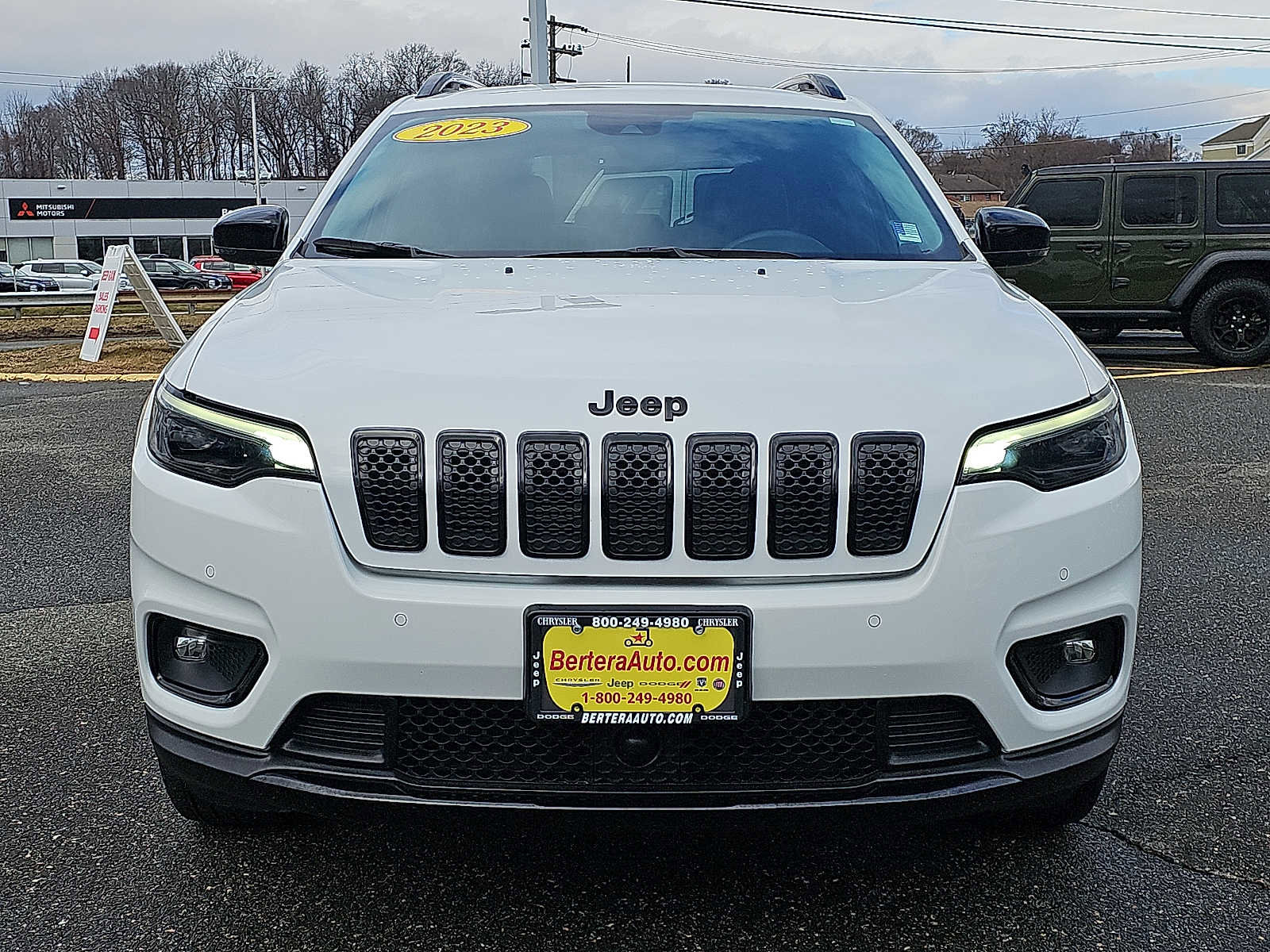 Used 2023 Jeep Cherokee Altitude Lux image 2