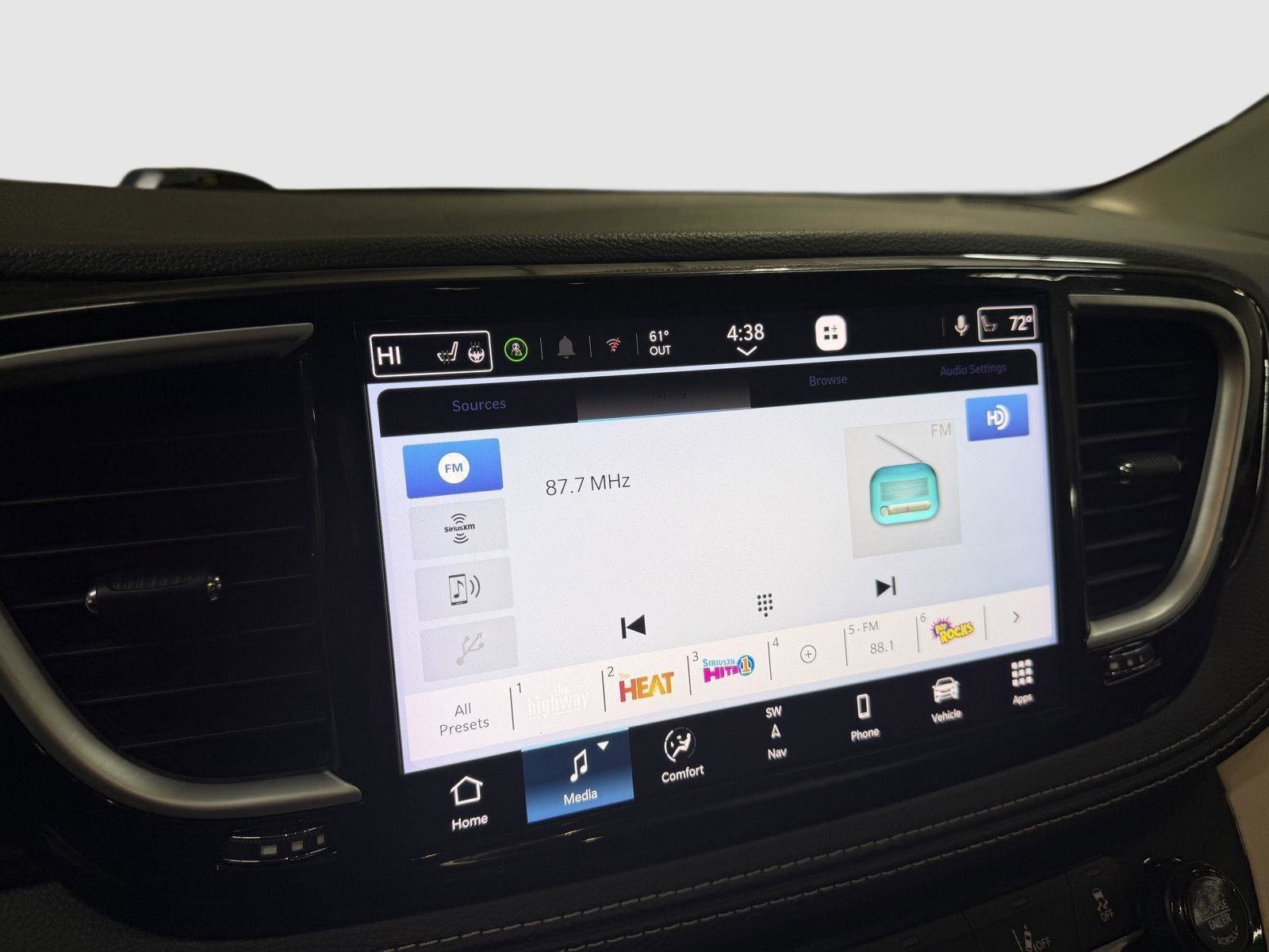 Used 2024 Chrysler Pacifica Limited FWD image 14