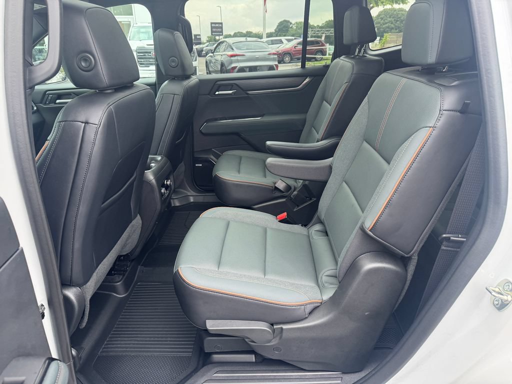 Used 2025 GMC Acadia AT4 w/ Luxury Package AWD/4WD image 38