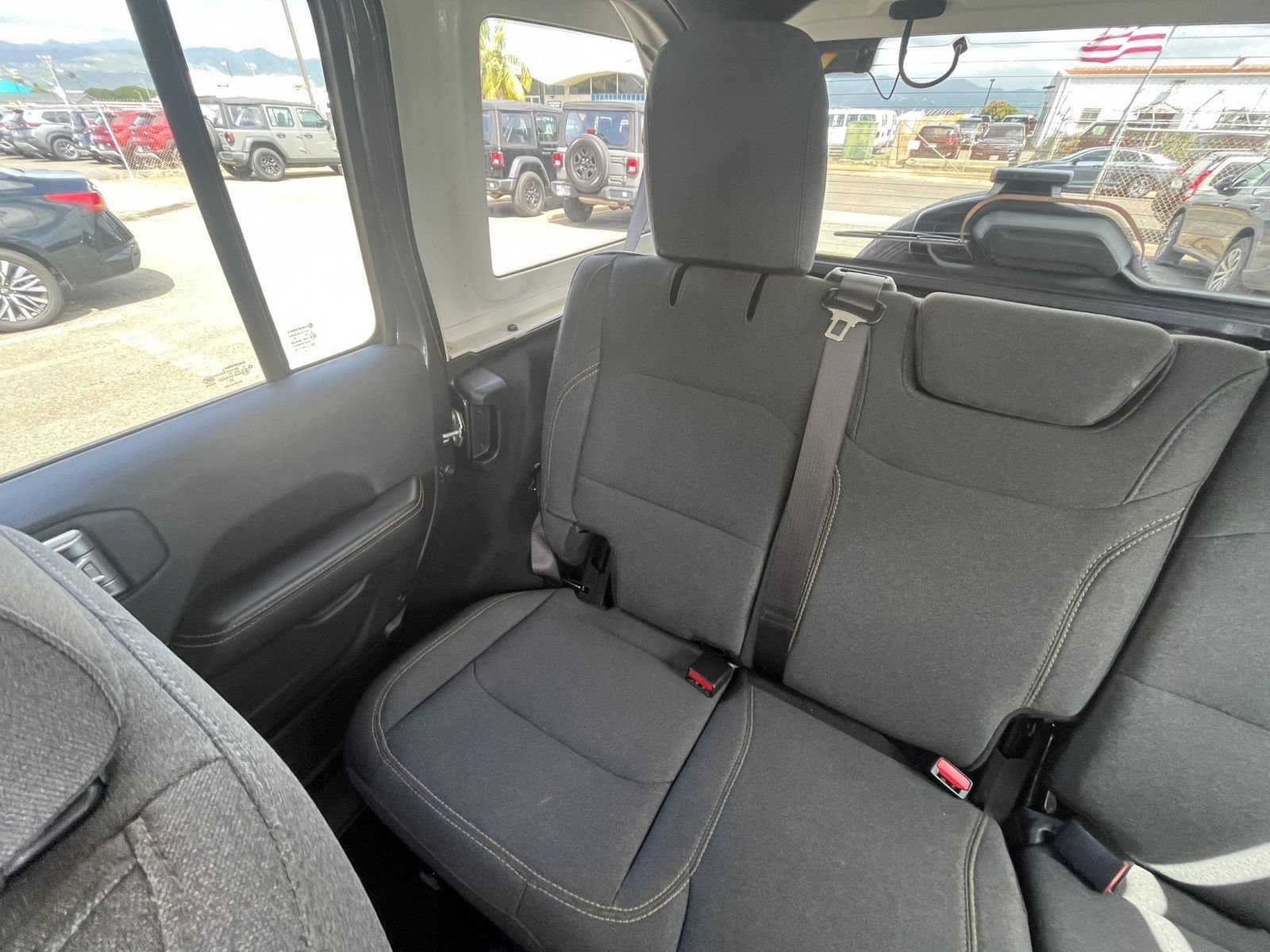 Used 2025 Jeep Wrangler Unlimited Sahara AWD/4WD image 37