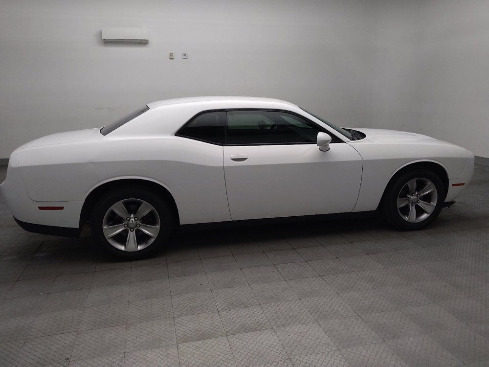 Used 2016 Dodge Challenger SXT RWD image 10