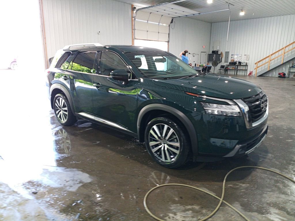 Used 2022 Nissan Pathfinder Platinum w/ Cargo Package AWD/4WD image 13