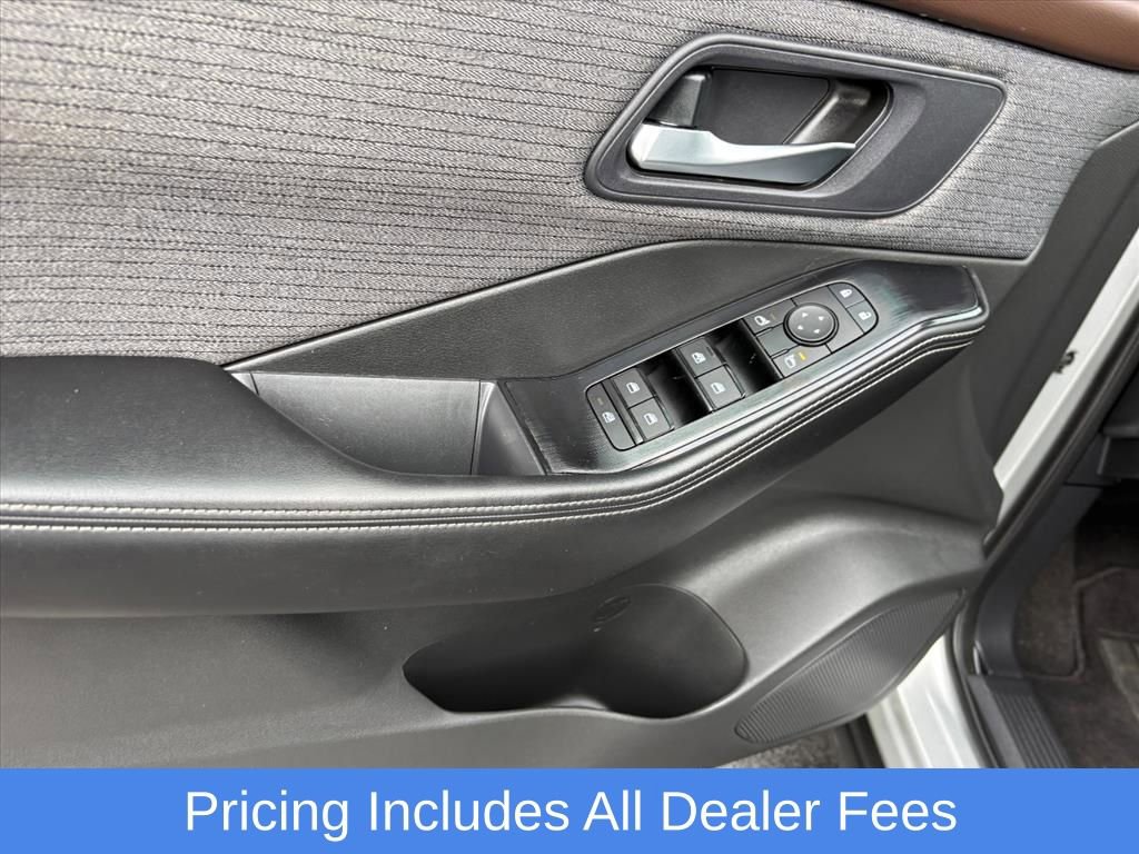 Certified 2023 Nissan Rogue SV FWD image 24
