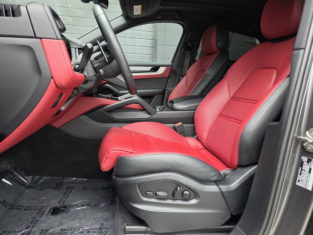 Certified 2025 Porsche Cayenne Coupe image 16