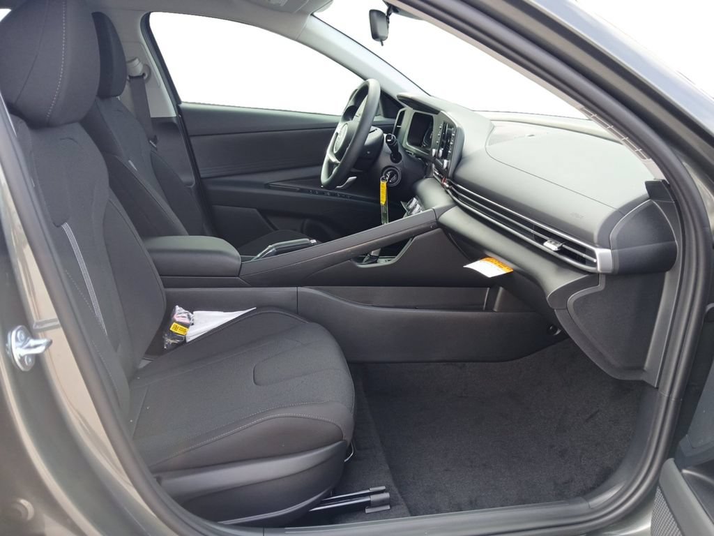 New 2026 Hyundai Elantra SE FWD image 15