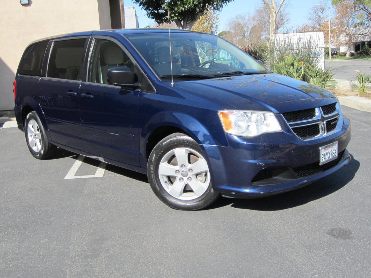 Used 2013 Dodge Grand Caravan SE image 1
