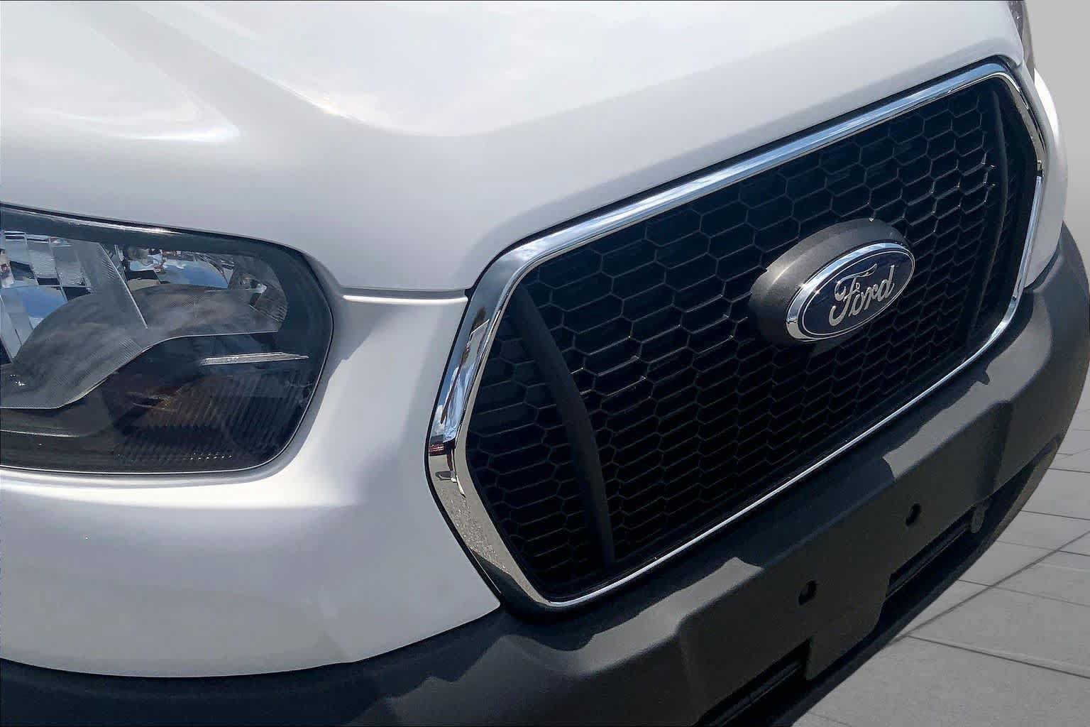 Certified 2025 Ford Transit 250 Low Roof w/ Exterior Upgrade Package RWD image 28