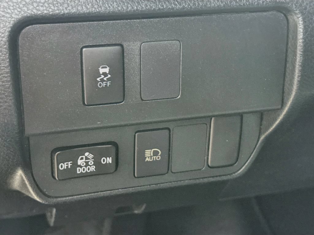 Certified 2021 Toyota Tacoma SR5 AWD/4WD image 10