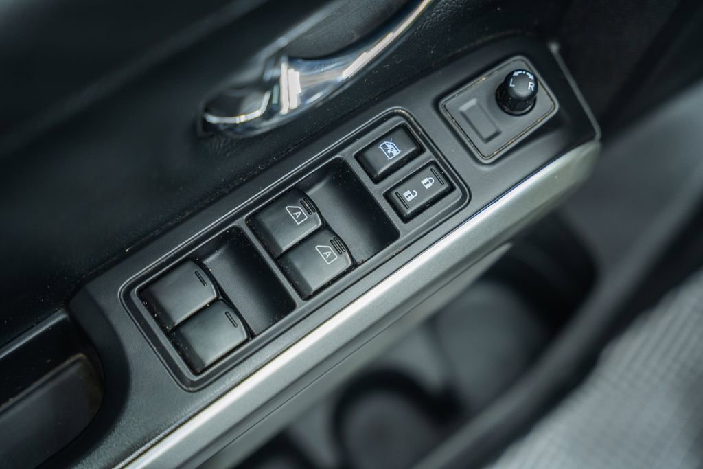 Used 2022 Nissan Titan SV w/ SV Convenience Package image 40