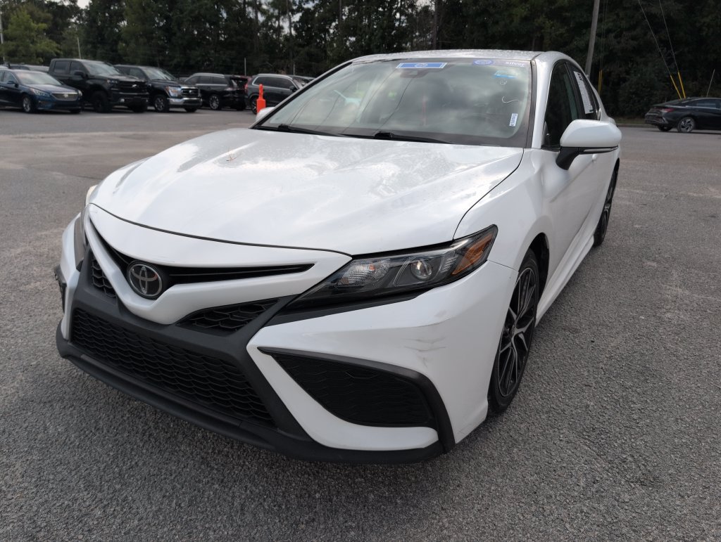 Used 2023 Toyota Camry SE FWD image 4