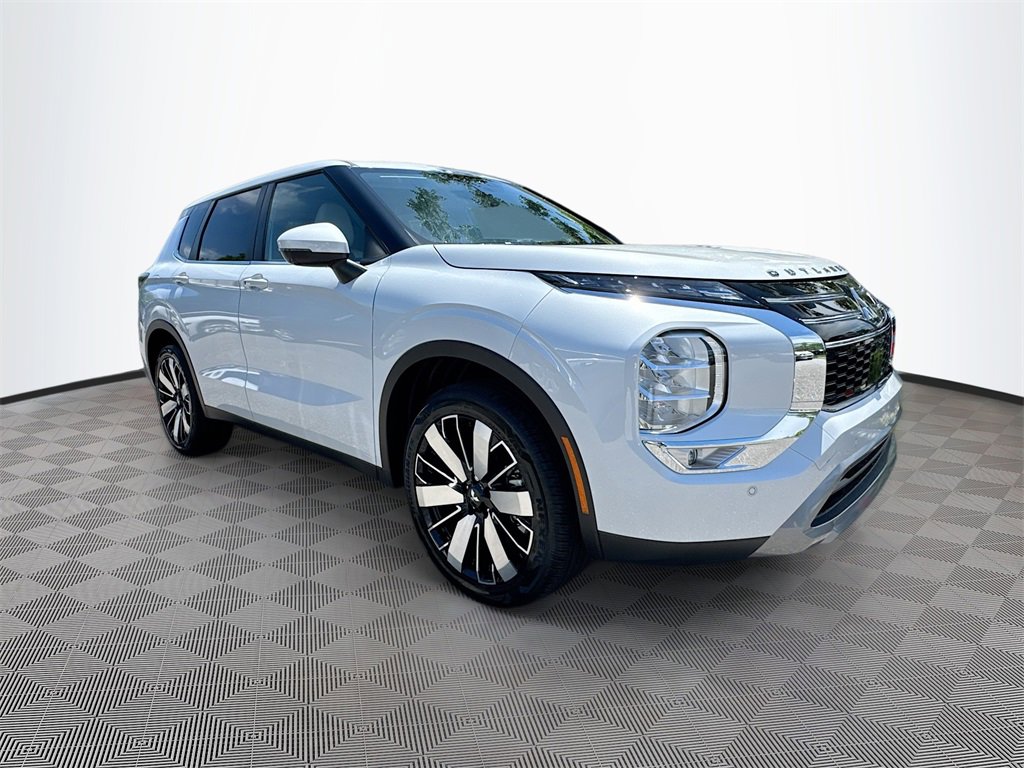 New 2025 Mitsubishi Outlander SE image 8
