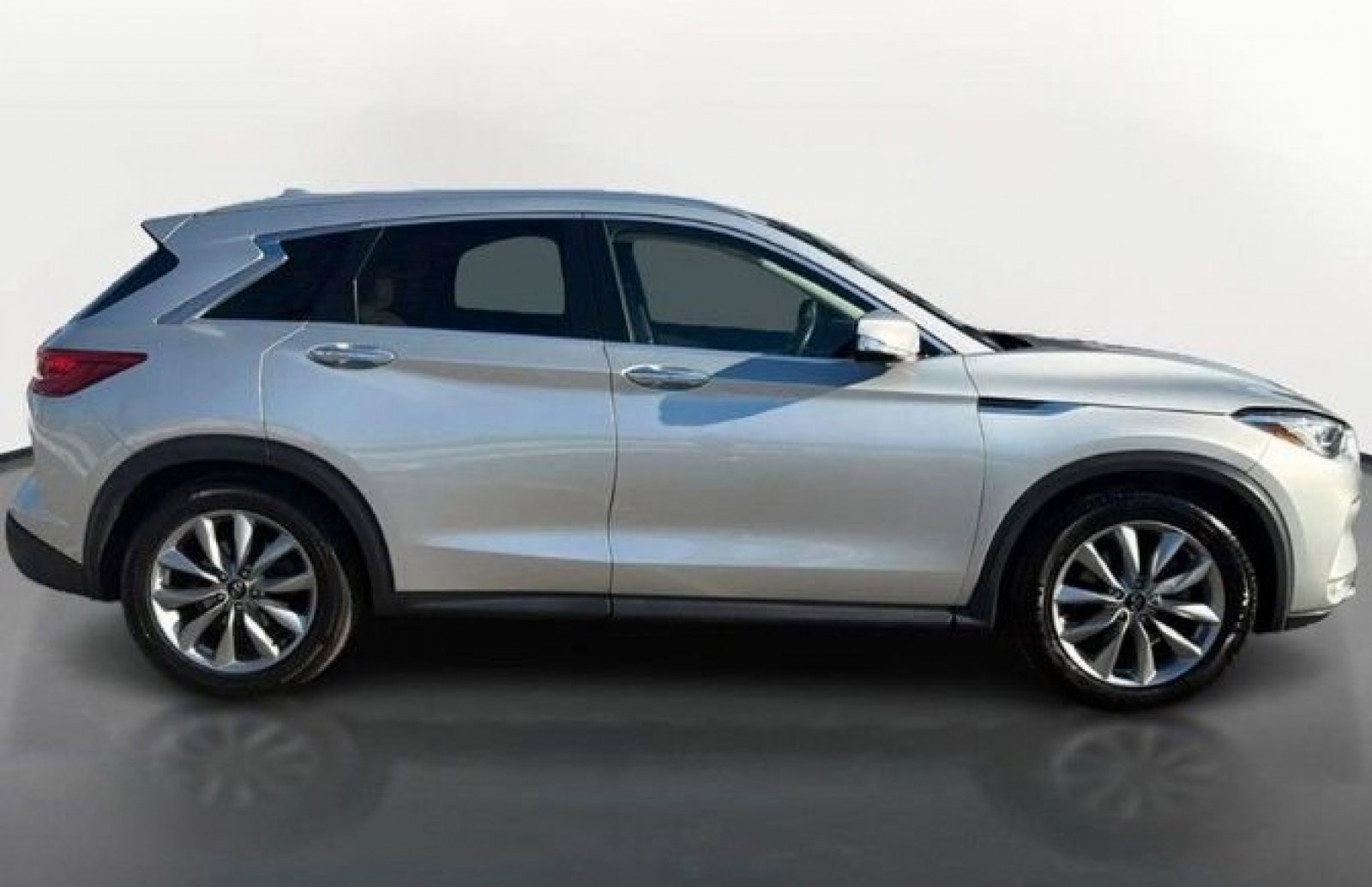 Used 2020 INFINITI QX50 Essential image 2