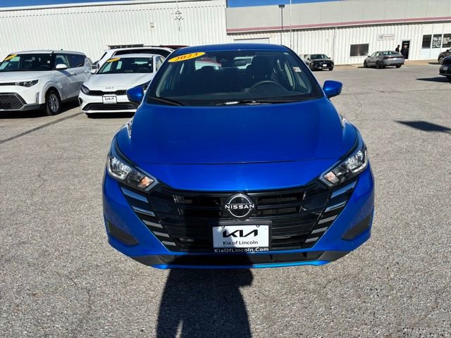 Used 2023 Nissan Versa SV image 2