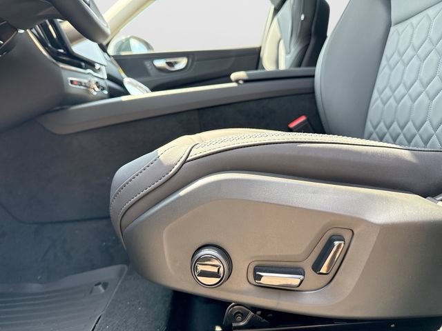 New 2027 Volvo XC60 B5 Core AWD/4WD image 14
