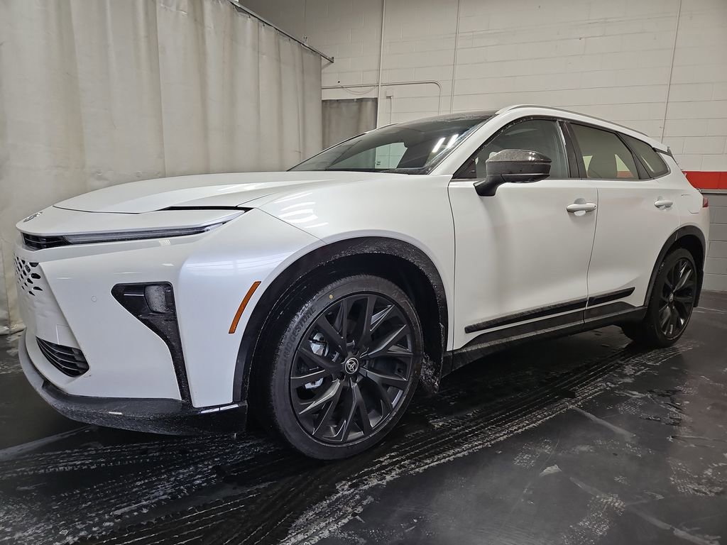 New 2025 Toyota Crown Signia image 4