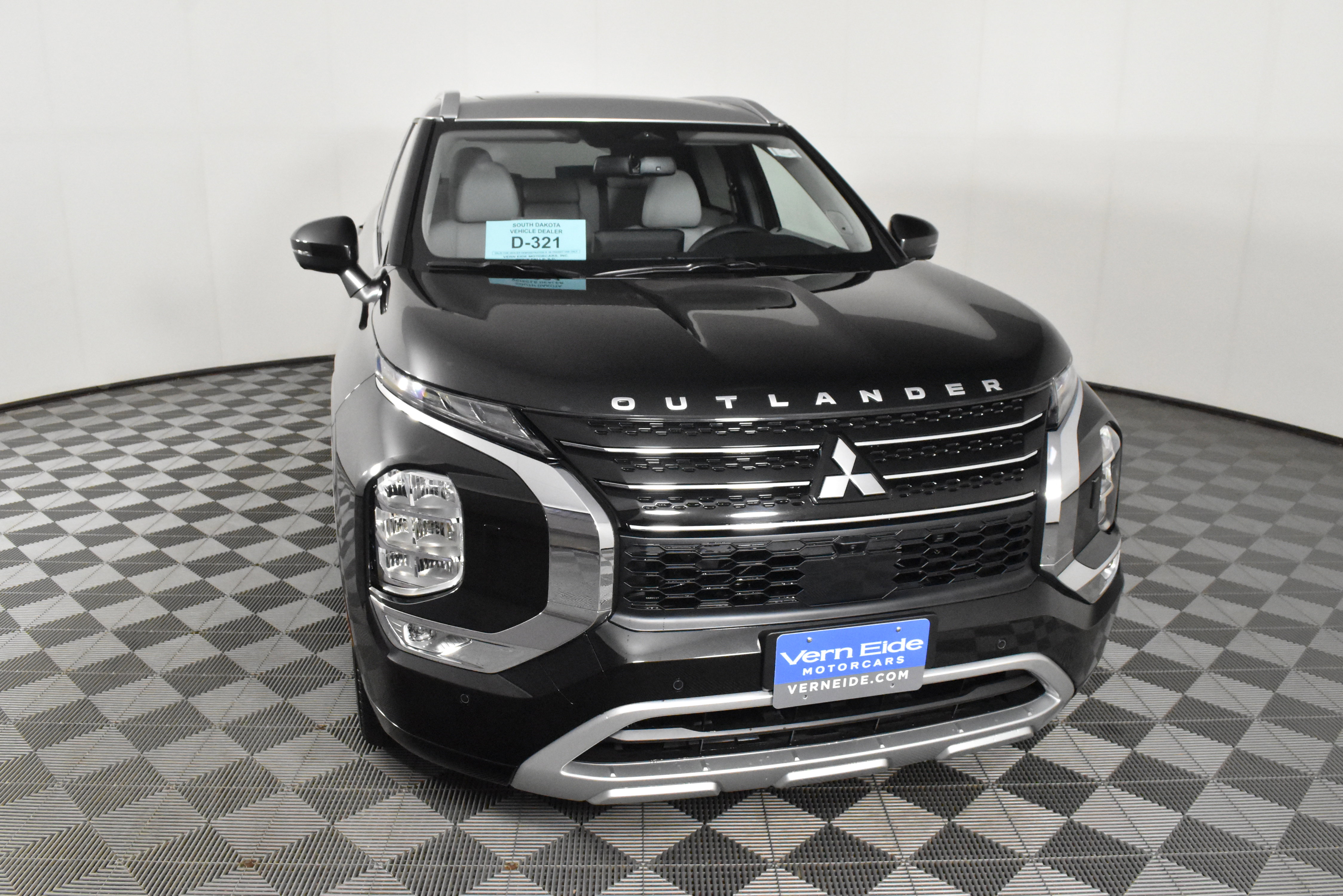 Used 2025 Mitsubishi Outlander SEL image 3