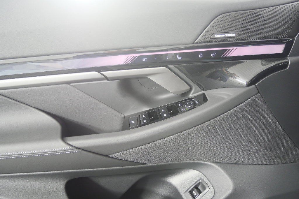 New 2027 BMW 530i w/ M Sport Package RWD image 8