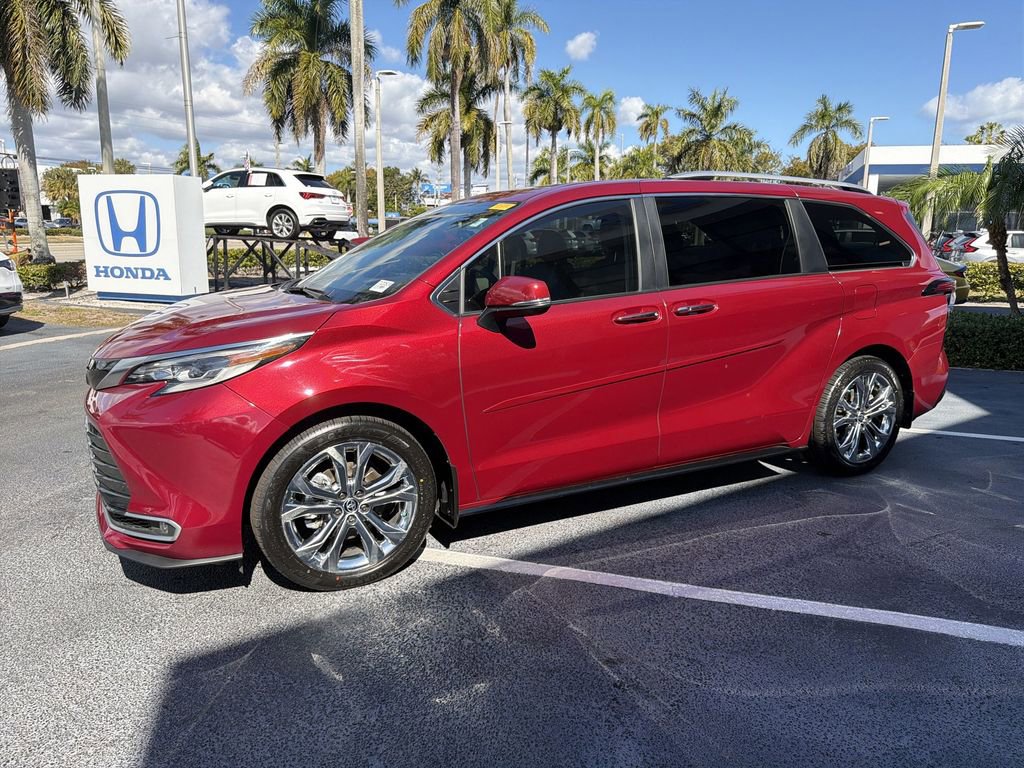 Used 2024 Toyota Sienna Platinum image 4