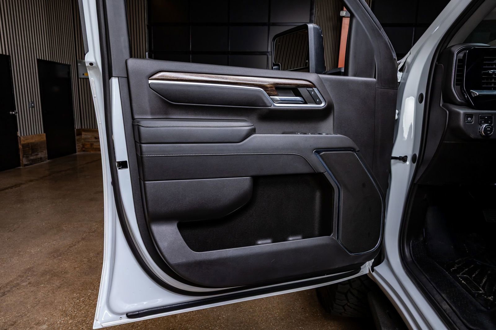 Used 2024 GMC Sierra 3500 SLE image 36