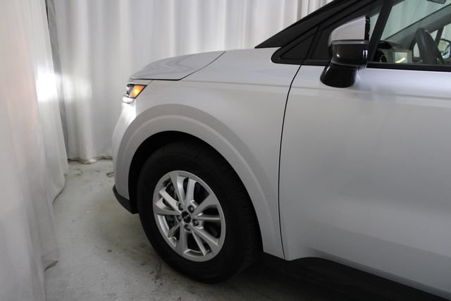 Used 2023 Kia Carnival LX FWD image 33
