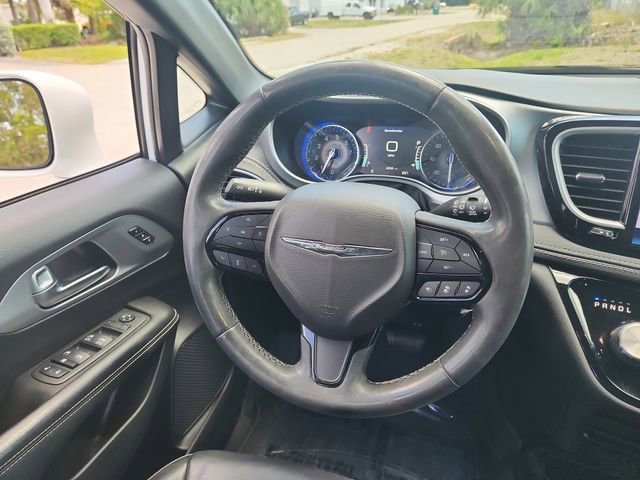 Used 2022 Chrysler Pacifica Touring-L w/ S Appearance Package FWD image 13