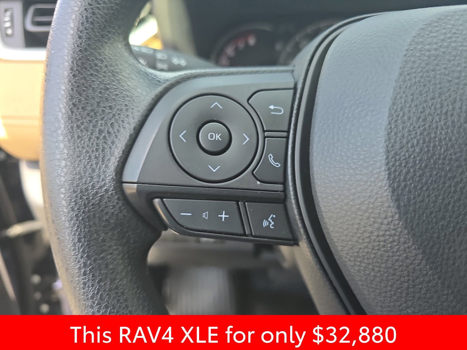 Used 2025 Toyota RAV4 XLE w/ Convenience Package FWD image 23