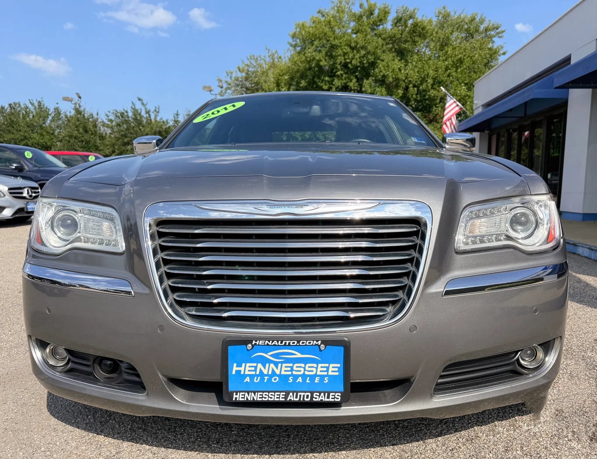Used 2011 Chrysler 300 Limited RWD image 2