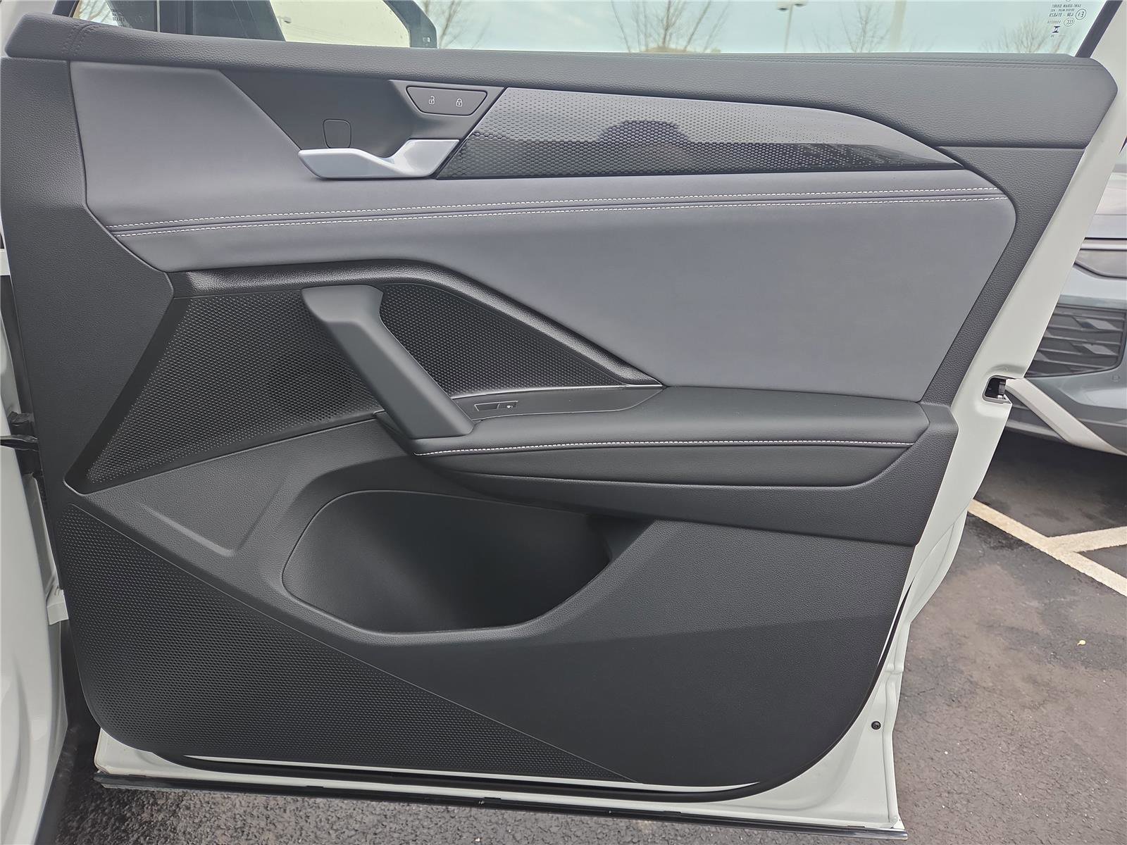 New 2026 Volkswagen Tiguan SE R-Line image 27