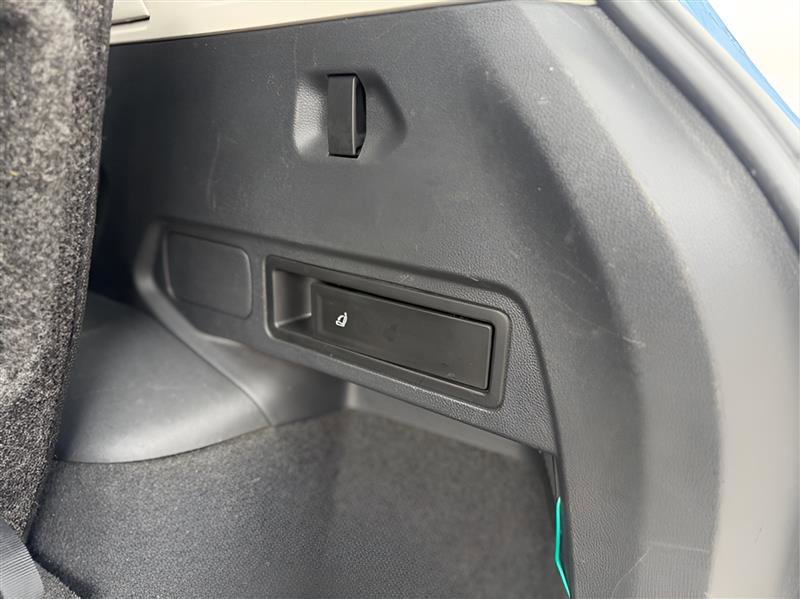 Used 2018 Volkswagen Tiguan S image 19