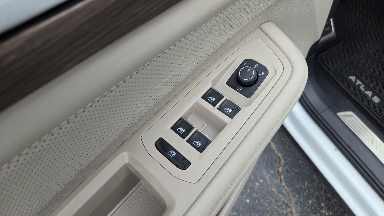 Used 2024 Volkswagen Atlas SEL Premium R-Line AWD/4WD image 24