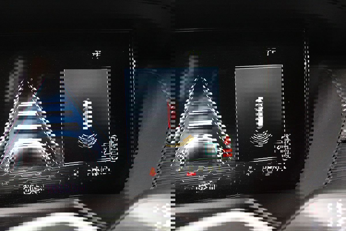 Used 2025 GMC Acadia Elevation image 30