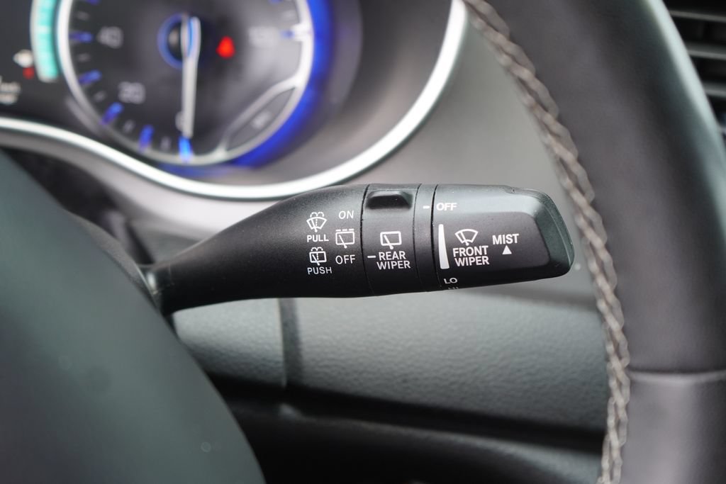 Used 2025 Chrysler Pacifica Select FWD image 27