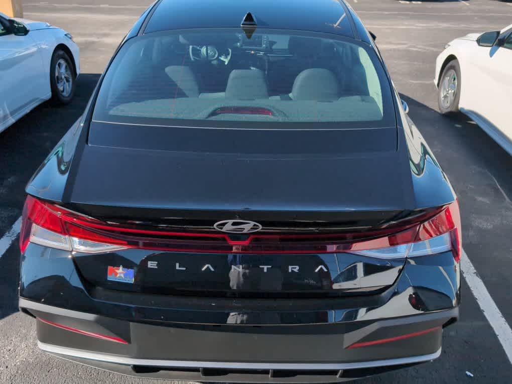 New 2026 Hyundai Elantra SE FWD image 15
