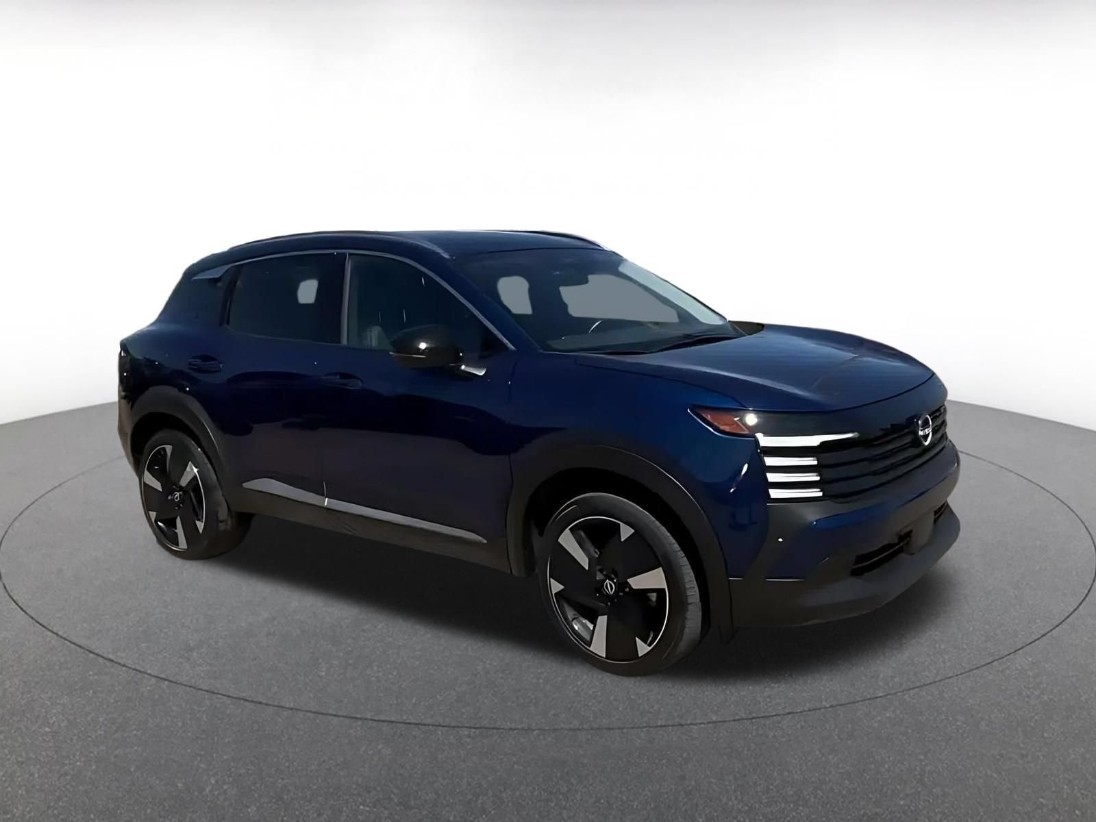 Used 2026 Nissan Kicks SR AWD/4WD image 2