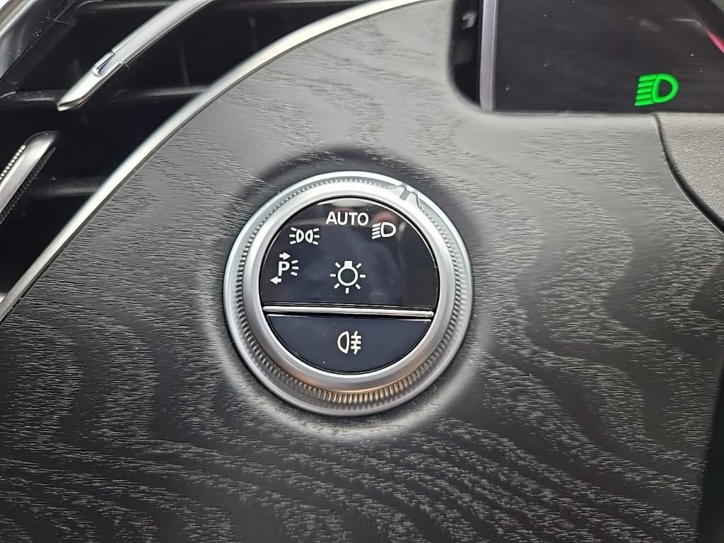 Used 2025 Mercedes-Benz E 350 4MATIC Sedan image 25