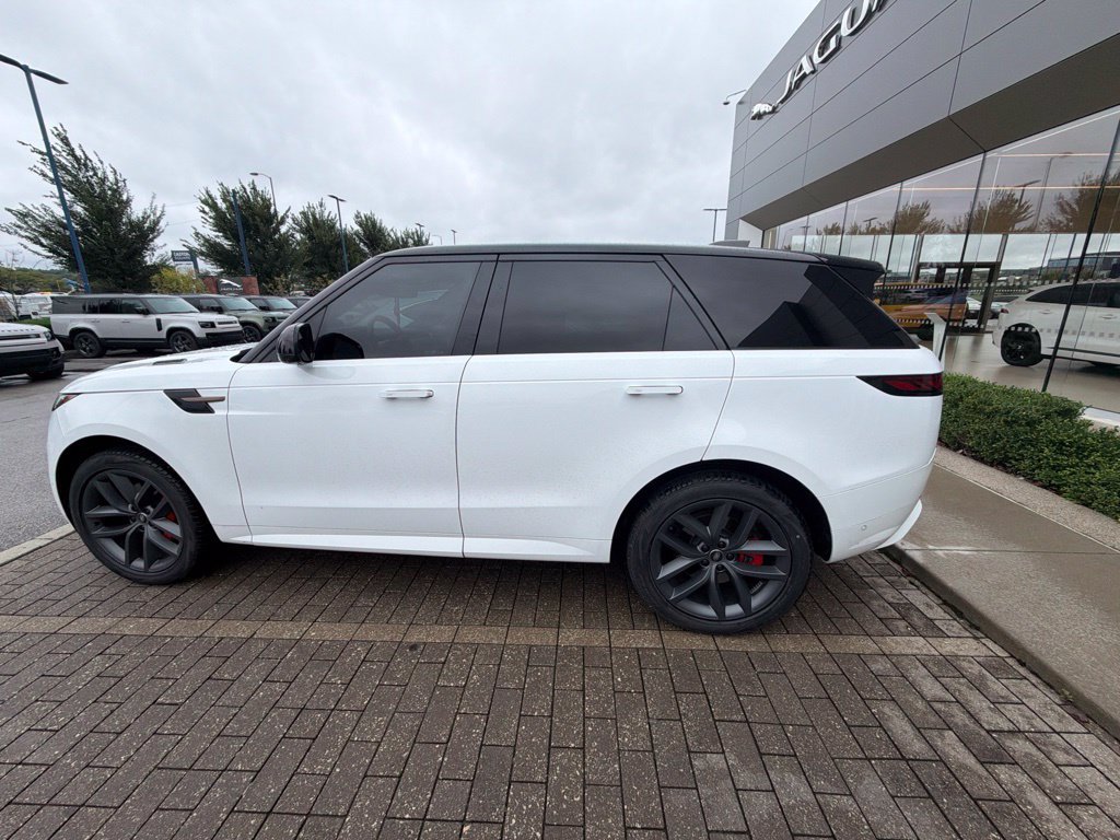 Used 2024 Land Rover Range Rover Sport Dynamic SE AWD/4WD image 8