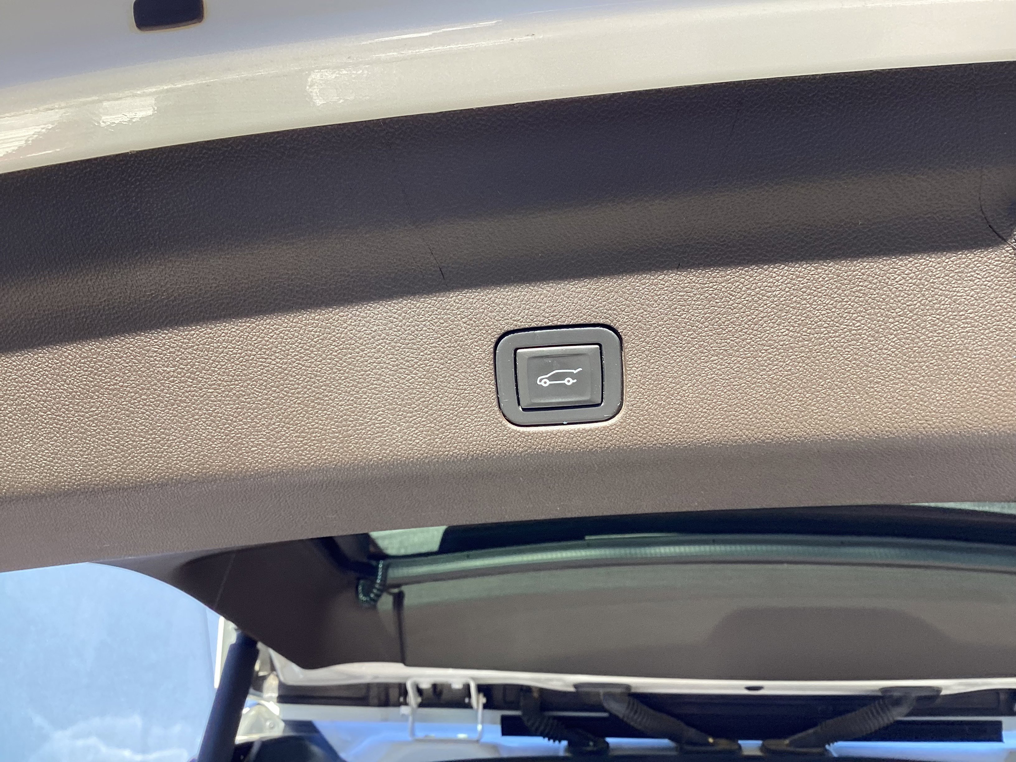 Used 2021 GMC Yukon XL Denali w/ Denali Premium Package image 13