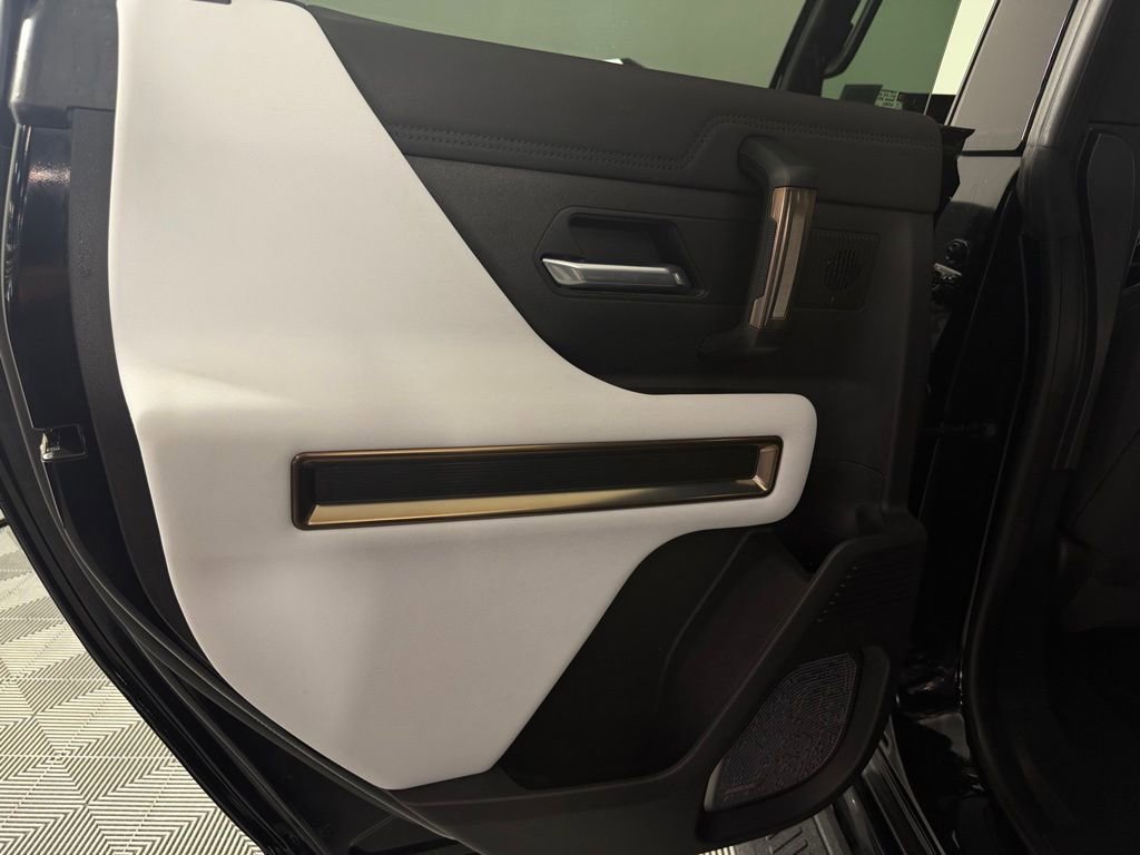 Used 2025 GMC Hummer EV 2X image 30