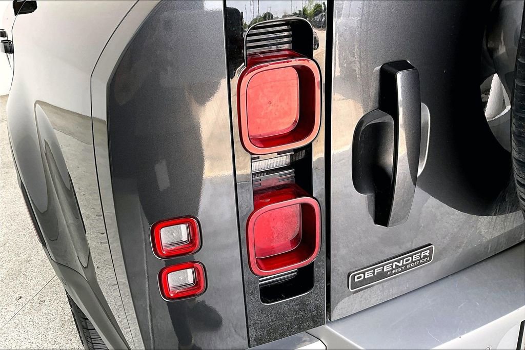 Used 2023 Land Rover Defender 130 First Edition image 40
