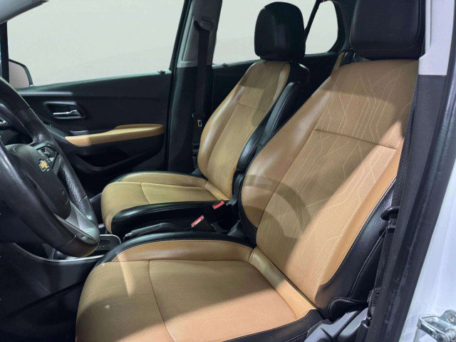 Used 2020 Chevrolet Trax LT w/ LT Convenience Package image 18