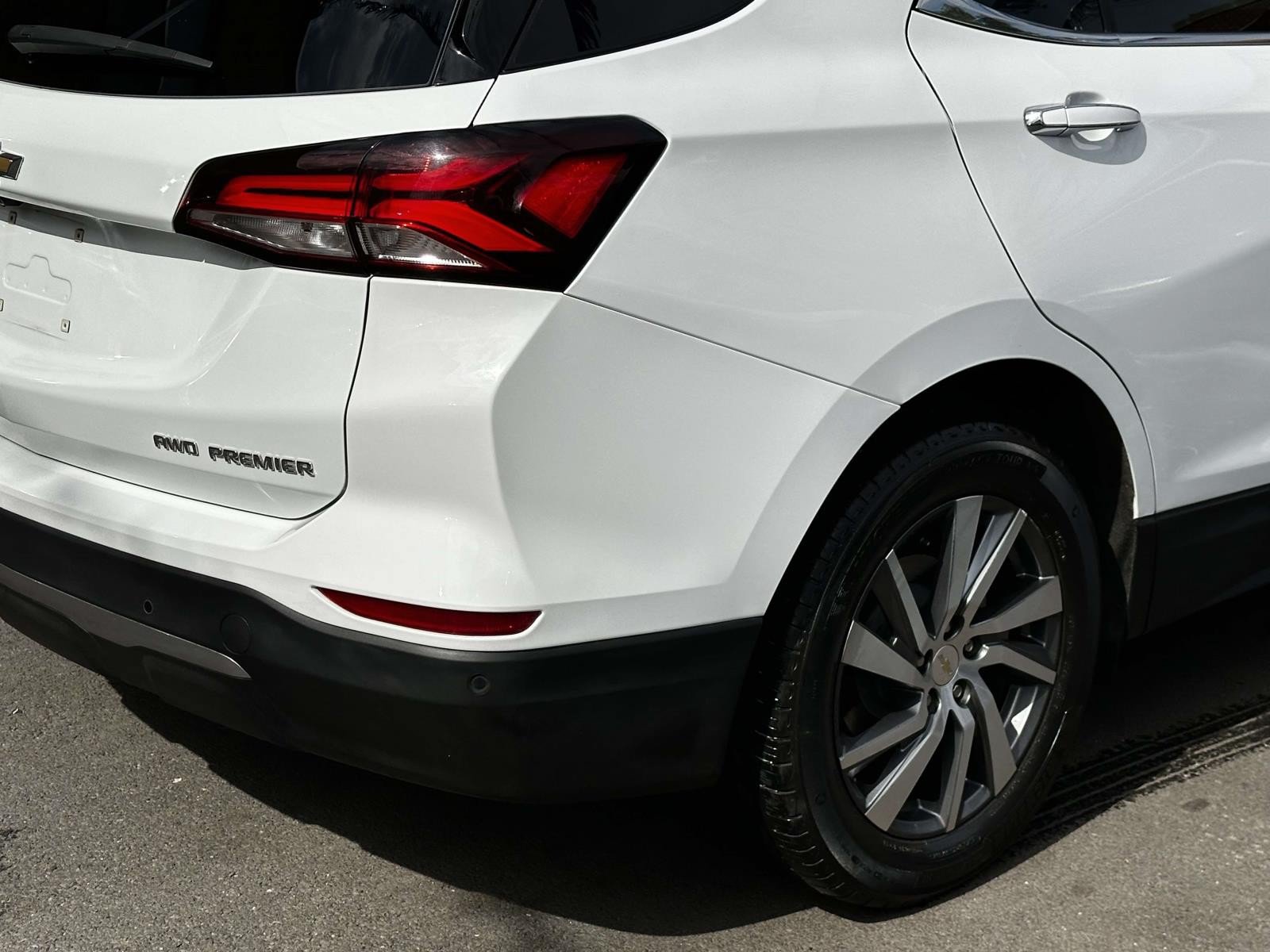 Used 2022 Chevrolet Equinox Premier AWD/4WD image 11