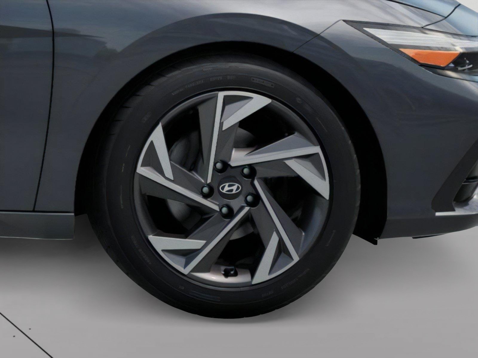 New 2026 Hyundai Elantra SEL Sport FWD image 8