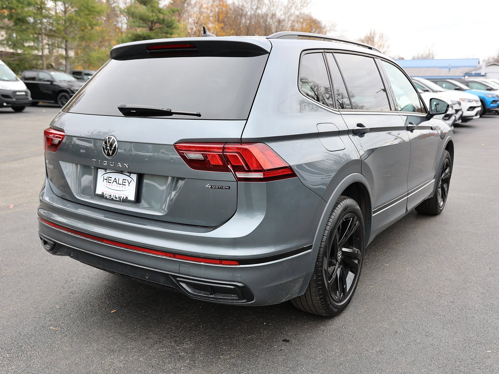 Used 2024 Volkswagen Tiguan SE R-Line image 7