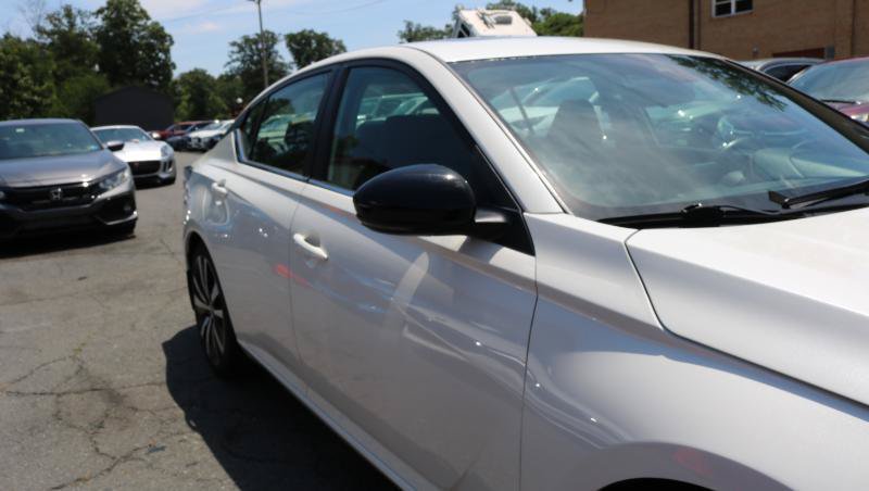 Used 2020 Nissan Altima 2.5 SR w/ Premium Package FWD image 3