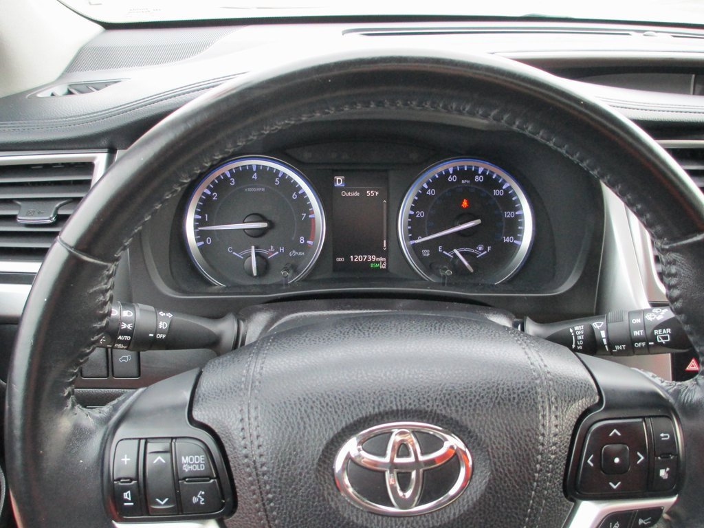 Used 2018 Toyota Highlander XLE image 25