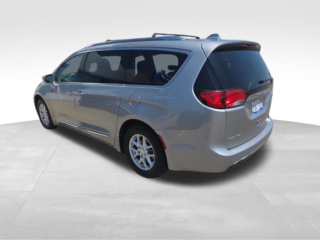 Used 2020 Chrysler Pacifica Touring-L FWD image 4