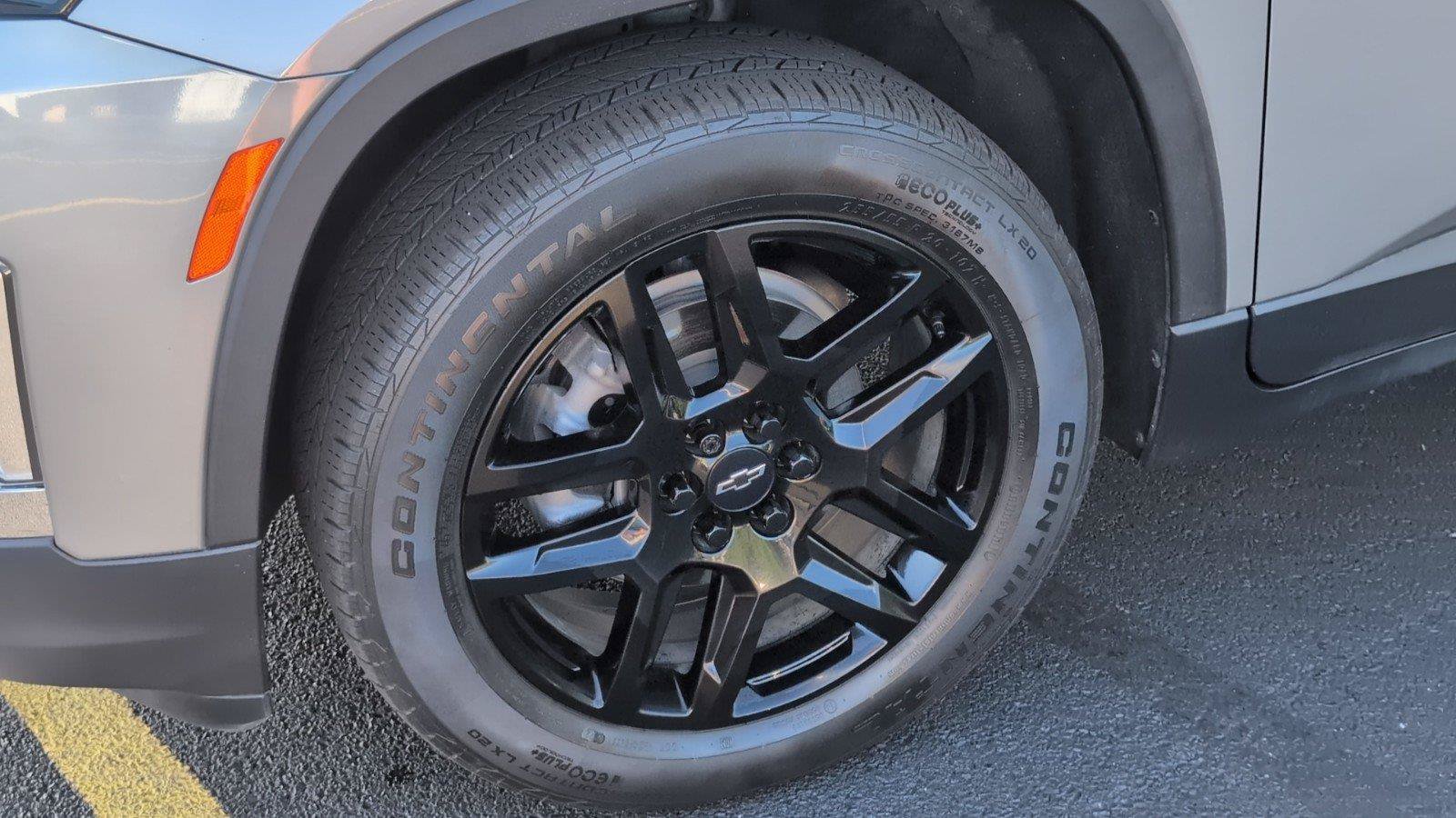 Used 2023 Chevrolet Traverse LT FWD image 11
